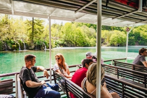 Van Split of Trogir: Plitvice Meren Tour met toegangskaarten