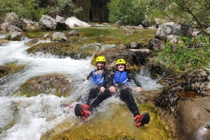 Fra Split eller Zadvarje: Ekstrem canyoning på Cetina-floden