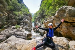 Fra Split eller Zadvarje: Ekstrem canyoning på Cetina-floden