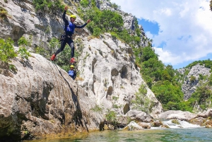 Fra Split eller Zadvarje: Ekstrem canyoning på Cetina-floden