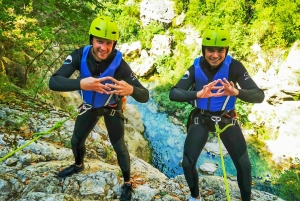 スプリットまたはザドヴァリェ発：ツェティナ川でのエクストリームキャニオニング