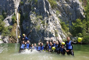 スプリットまたはザドヴァリェ発：ツェティナ川でのエクストリームキャニオニング