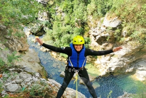 スプリットまたはザドヴァリェ発：ツェティナ川でのエクストリームキャニオニング