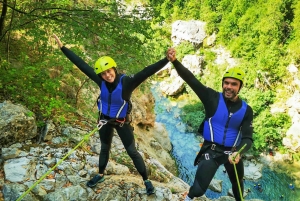 スプリットまたはザドヴァリェ発：ツェティナ川でのエクストリームキャニオニング