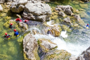 スプリットまたはザドヴァリェ発：ツェティナ川でのエクストリームキャニオニング