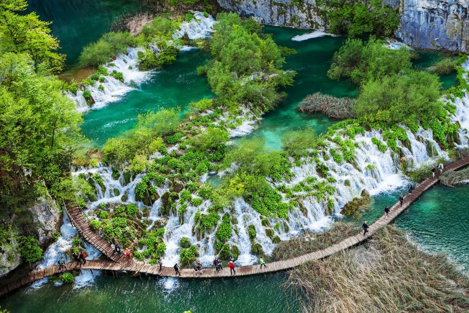 De Split: Excursão de um dia com guia de turismo aos Lagos Plitvice