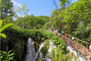 De Split: Excursão de um dia com guia de turismo aos Lagos Plitvice
