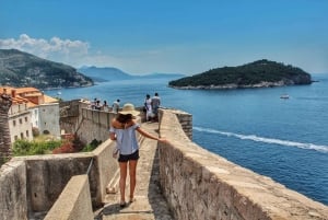 Desde Split: Excursión guiada privada de un día a Dubrovnik y la colina Srđ