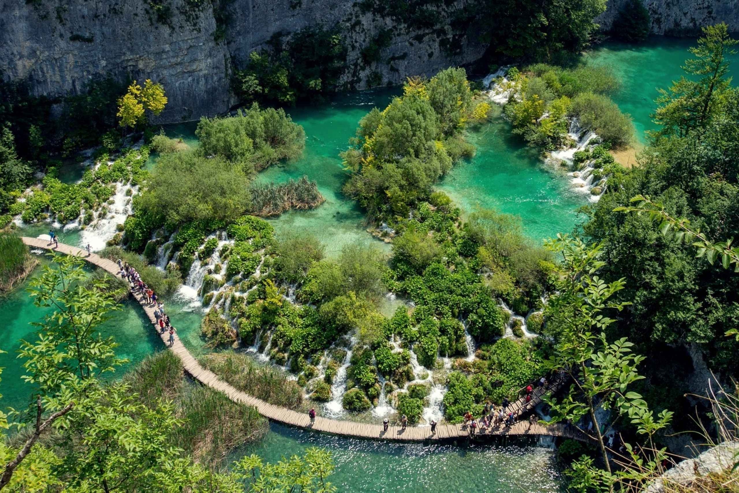 スプリット発：プリトヴィツェ湖群国立公園へのプライベートツアー