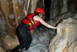 Split: Premium Rafting, grottutforskning, klipphoppning och picknick