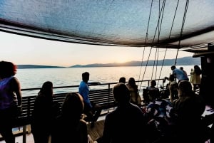 Desde Split: crucero al atardecer con música en directo