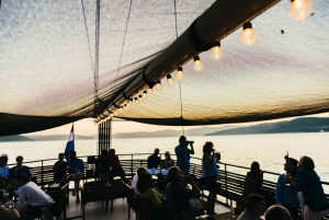 Från Split: Kryssning i solnedgången med livemusik ombord