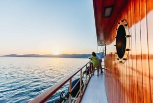 Fra Split: Bådtur ved solnedgang med livemusik