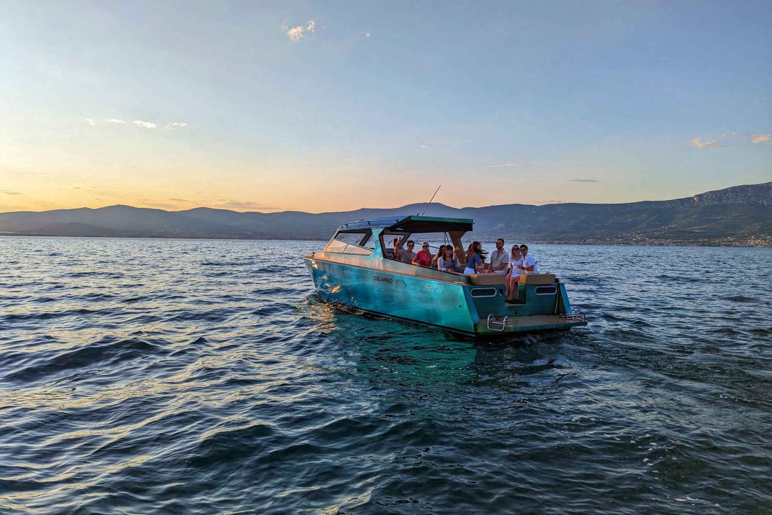 Fra Split: Sunset Powerboat Cruise med ubegrenset drikke