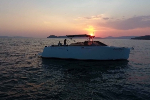 From Split: Sunset Powerboat Cruise with Unlimited Drinks