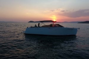 Desde Split: crucero en lancha motora al atardecer con bebidas ilimitadas