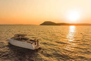 Ze Splitu: rejs statkiem o zachodzie słońca z nieograniczonymi napojami
