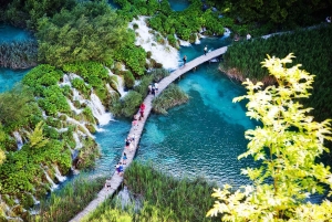 スプリット発：プリトヴィツェ湖群に立ち寄りザグレブへ移動