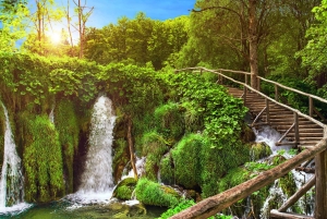 スプリット発：プリトヴィツェ湖群に立ち寄りザグレブへ移動