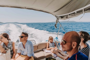 Da Spalato/Trogir: Tour di mezza giornata in barca di Trogir e della Laguna Blu