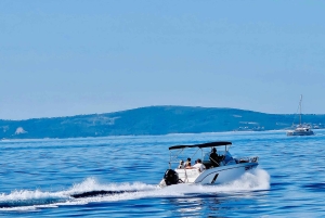 Från Split/Trogir: Blå lagunen & 2 öar halvdag Privat