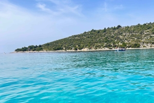 Från Split/Trogir: Blå lagunen & 2 öar halvdag Privat