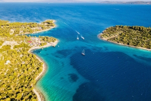 Från Split/Trogir: Blå lagunen & 2 öar halvdag Privat