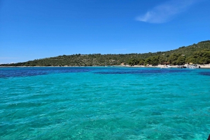 Von Split aus: Trogir, Blaue Lagune, Maslinica Bootstour
