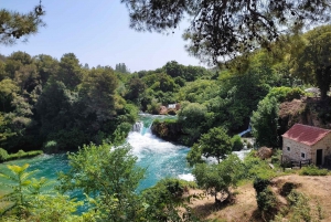 Au départ de Split et Trogir : Krka Waterfalls Day Tour avec tour en bateau