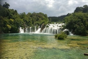 Vanuit Split & Trogir: Krka watervallen dagtocht met boottocht
