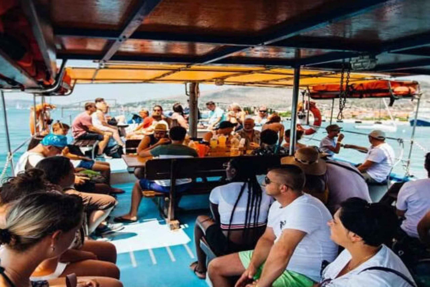 Fra Trogir: Krydstogt i Den Blå Lagune med frokost og drinks