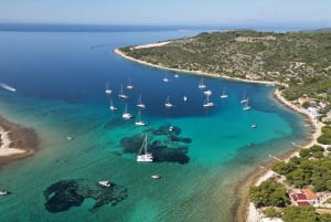 Au départ de Trogir : Visite d'une demi-journée de 3 îles avec le Lagon Bleu