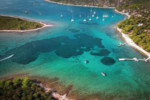 Z Trogiru: Półdniowa wycieczka na 3 wyspy z Błękitną Laguną