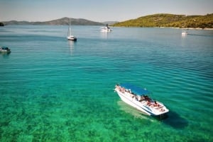 Desde Trogir: Tour de medio día por 3 islas con Laguna Azul