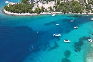 De Trogir: Excursão de meio dia a 3 ilhas com a Lagoa Azul