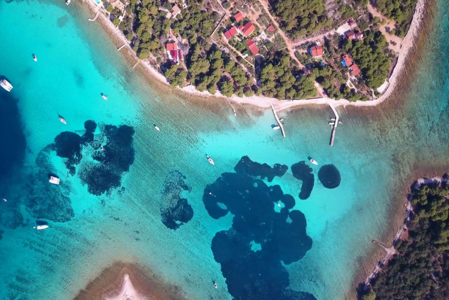 Vanuit Trogir: Drie Eilanden Halve Dag Speedboottour