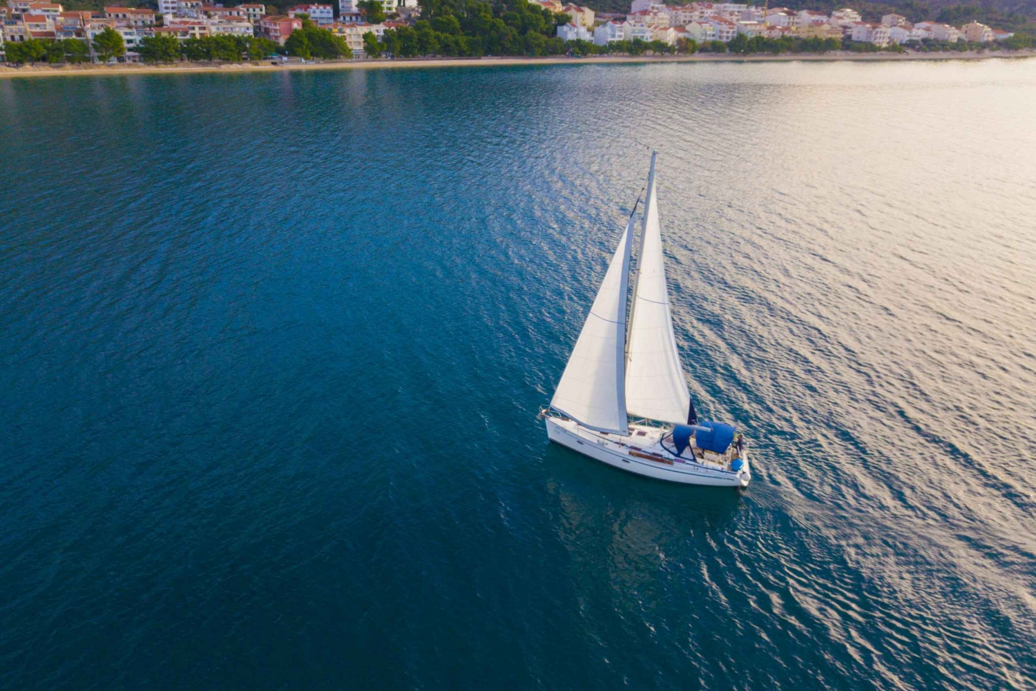 Da Tučepi: gita giornaliera in barca a vela privata sulla riviera di Makarska