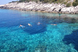 Från Zadar: En heldagstur med kajak i Dugi Otok