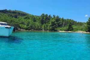 Da Zara: tour in barca alle isole con bevande