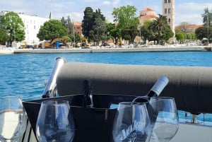Da Zara: tour in barca alle isole con bevande