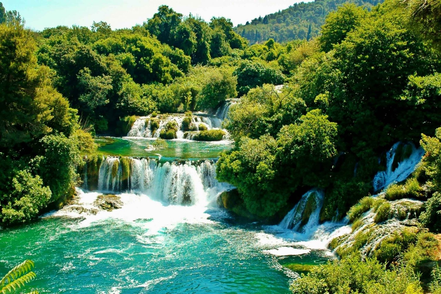 Von Zadar aus: Krka Wasserfälle Tagestour mit Bootsfahrt & Guide