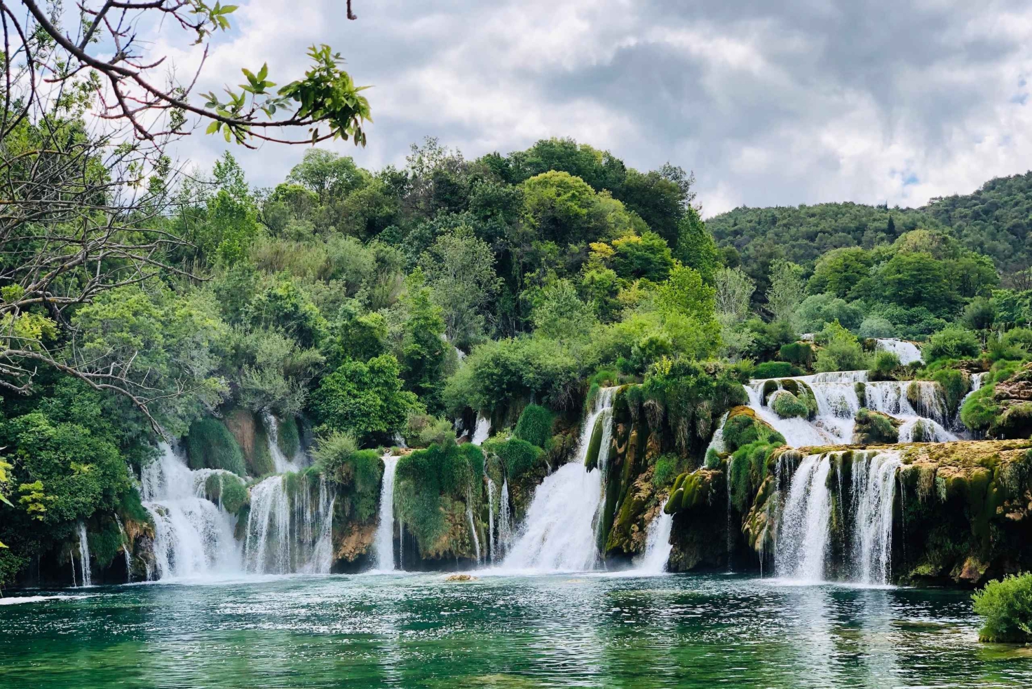 Från Zadar: Dagstur till Krka nationalpark med åktur med båt och guide