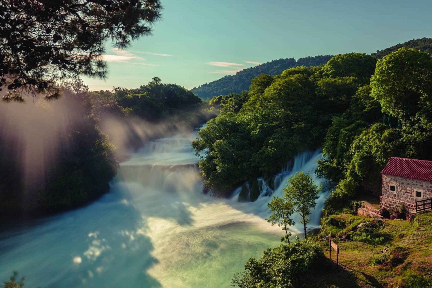 Från Zadar: Dagstur till Krka nationalpark med åktur med båt och guide