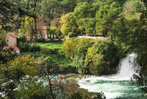 Från Zadar: Dagstur till Krka nationalpark med åktur med båt och guide