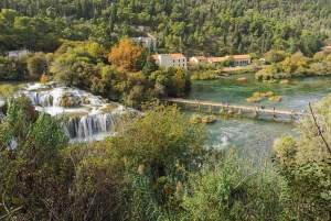 Från Zadar: Dagstur till Krka nationalpark med åktur med båt och guide