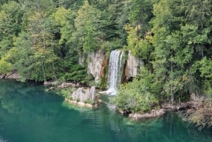 Depuis Zadar : Visite des lacs de Plitvice avec tour en bateau