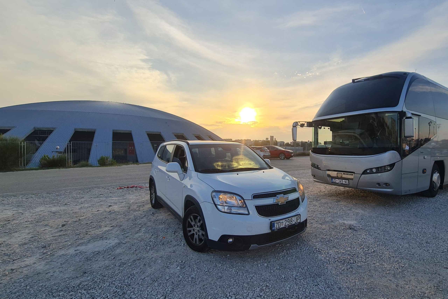 Fra Zadar: dagstur til Plitvice-innsjøene med guide og båttur