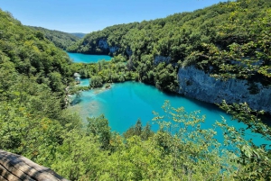 Fra Zadar: dagstur til Plitvice-innsjøene med guide og båttur