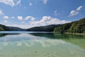 Fra Zadar: dagstur til Plitvice-innsjøene med guide og båttur