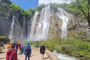 Fra Zadar: dagstur til Plitvice-innsjøene med guide og båttur